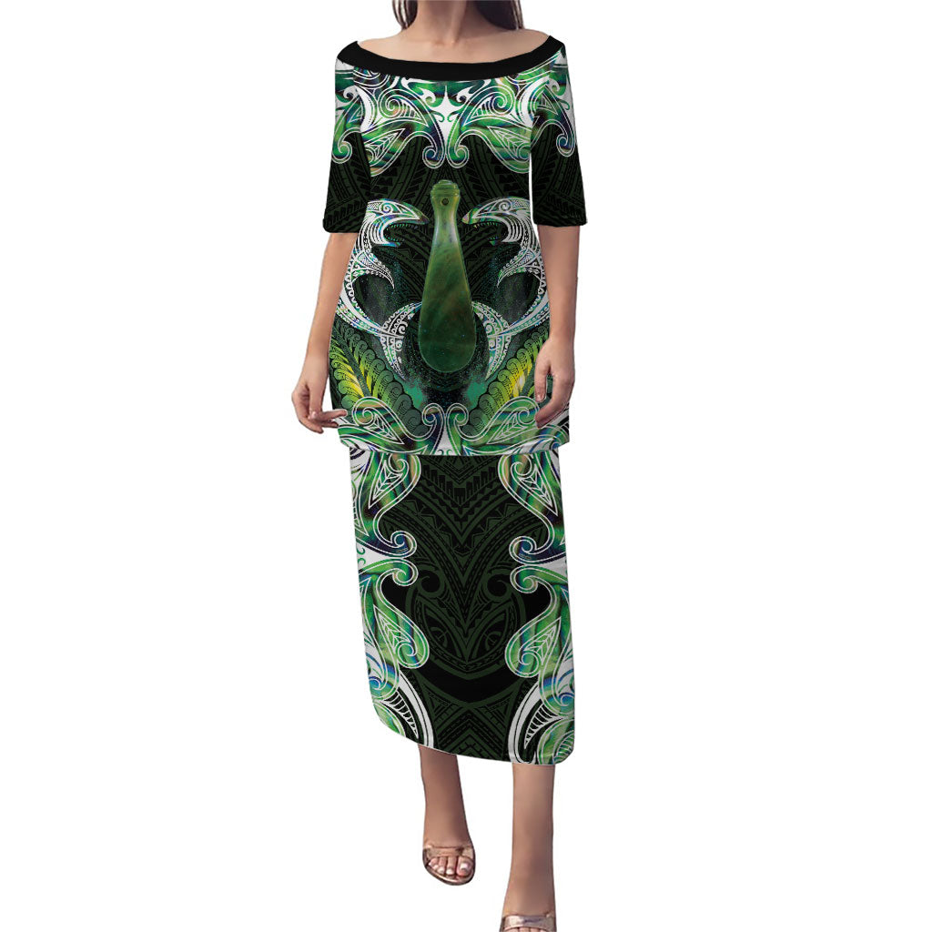 New Zealand Mere Pounamu Weapon Family Matching Puletasi and Hawaiian Shirt Aotearoa Mango Paua Shell Maori Pattern LT22 Mom's Dress Green - Polynesian Pride