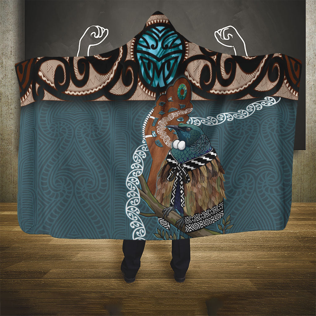 New Zealand Tui Bird Maripi Hooded Blanket Maori Weapon Kowhaiwhai Pattern