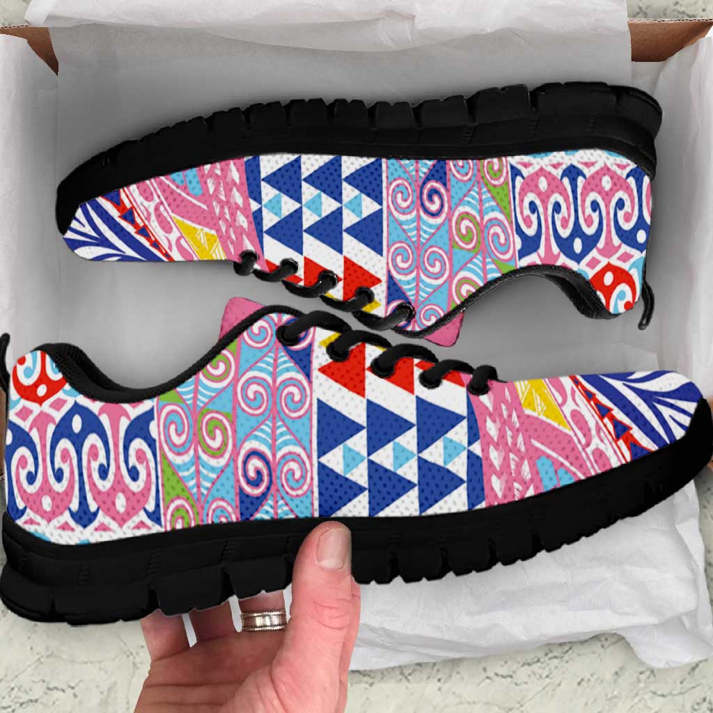 Maori Kowhaiwhai Taniko Patchwork Rainbow Motifs Sneakers