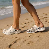 Samoa Siapo Pattern With Beige Hibiscus Clogs Shoes - Polynesian Pride