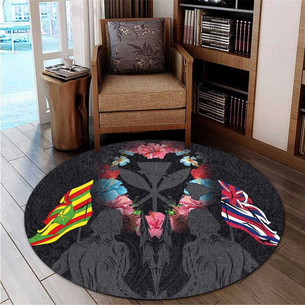 Hawaii Map Kanaka Two Men Holding Flag Round Carpet Grey - AH - Polynesian Pride