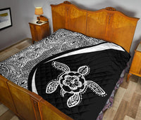 Hawaiian Hibiscus Turtle Polynesian Black And White Premium Quilt - Circle Style - Polynesian Pride