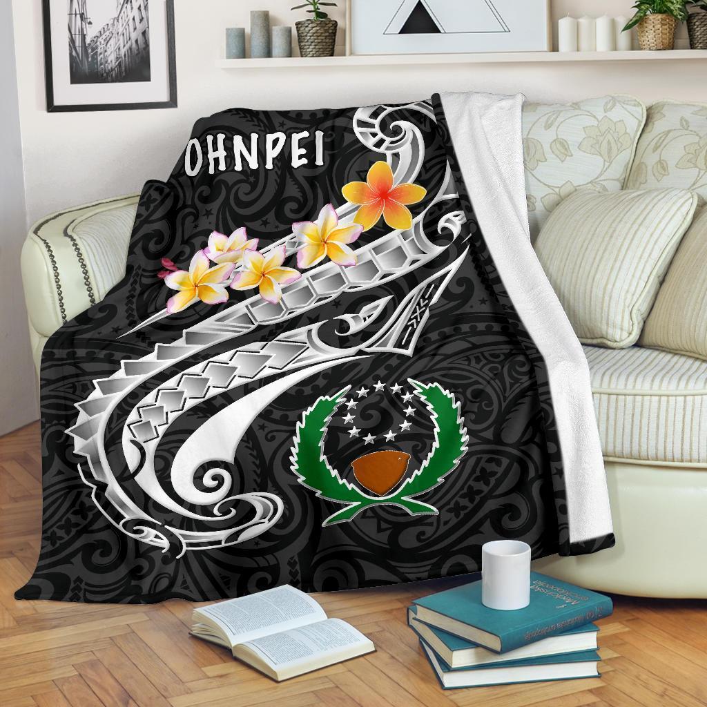 Pohnpei Premium Blanket - Pohnpei Seal Polynesian Patterns Plumeria (Black) - Polynesian Pride