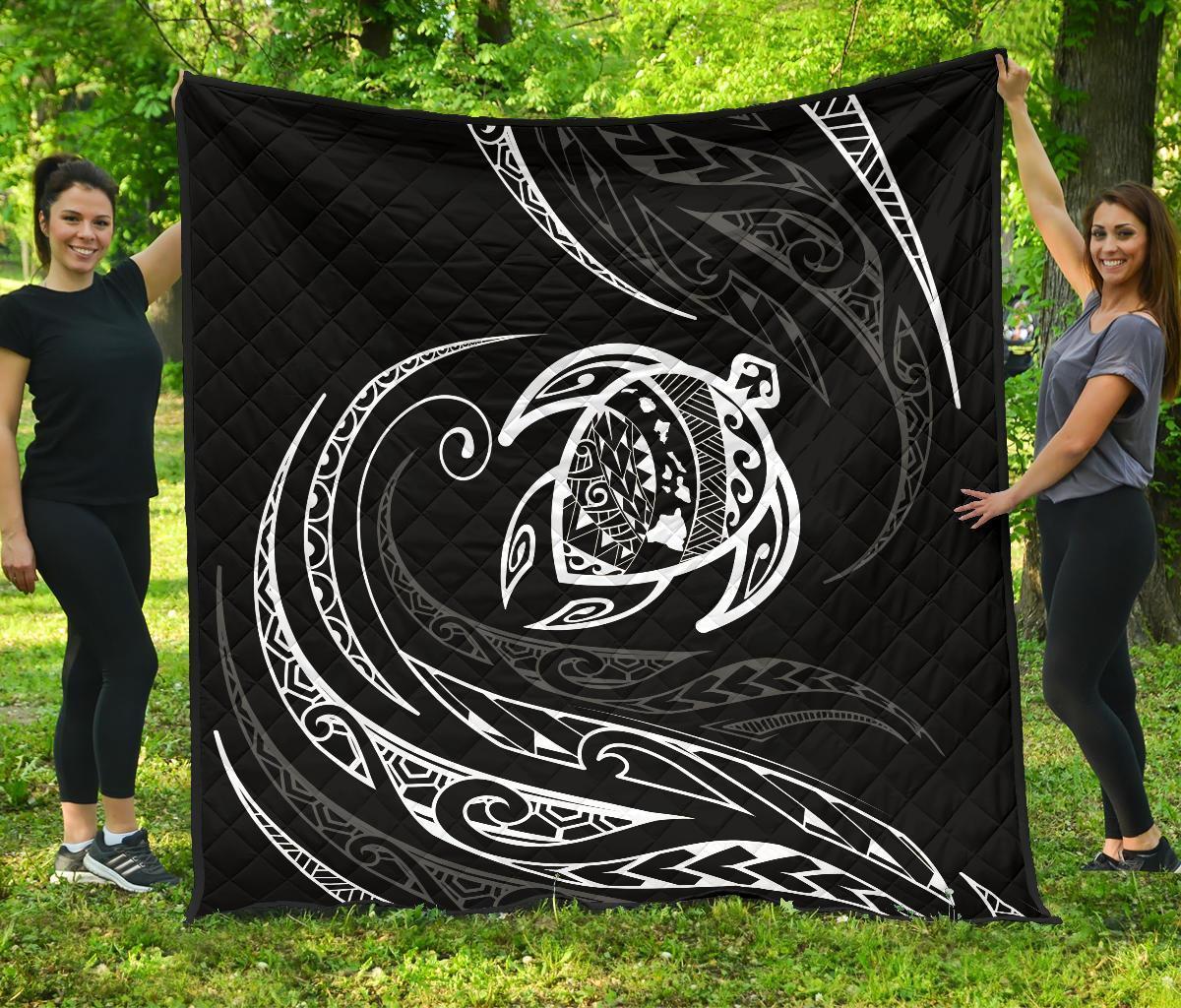 Hawaii Turtle Premium Quilt - White - Frida Style Black - Polynesian Pride