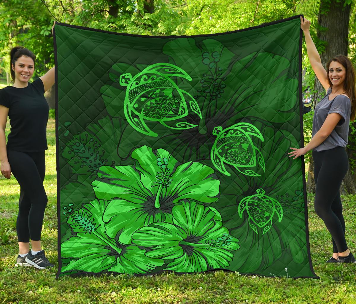Hawaiian Map Turtle Hibiscus Vintage Polynesian Premium Quilt Green Green - Polynesian Pride