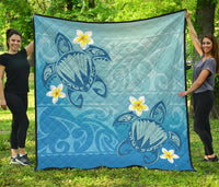 Hawaii Plumeria Deep Blue Turtle Premium Quilt Blue - Polynesian Pride