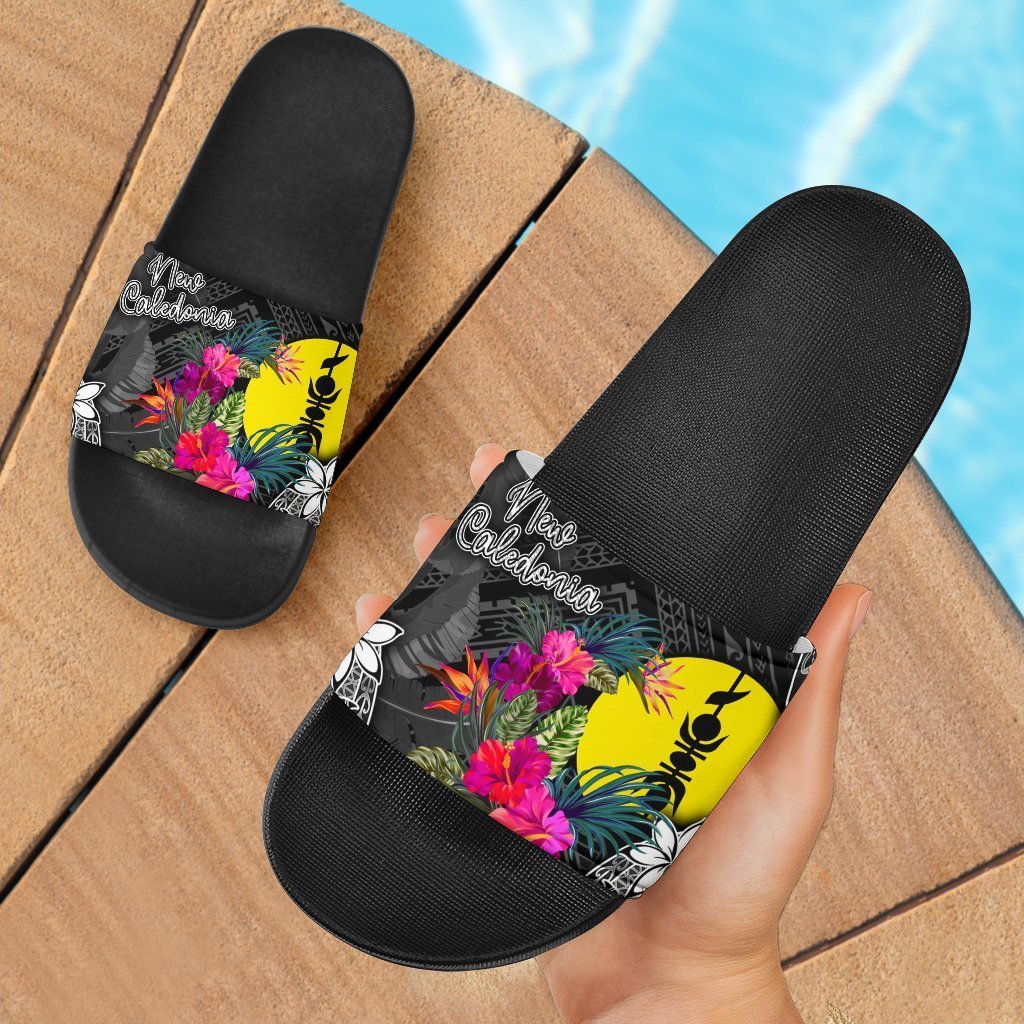 New Caledonia Slide Sandals - Turtle Floral Black - Polynesian Pride