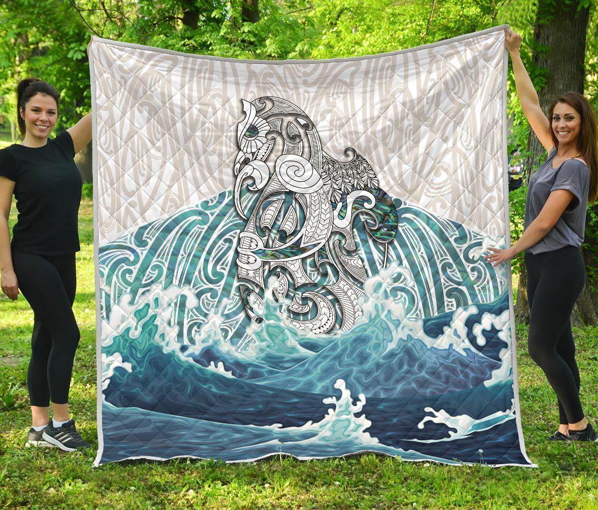 Maori Manaia The Blue Sea Premium Quilt, White - Polynesian Pride