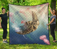 Hawaii Turtle And Jellyfish In Deep Sea Moana Premium Quilt Blue - Polynesian Pride