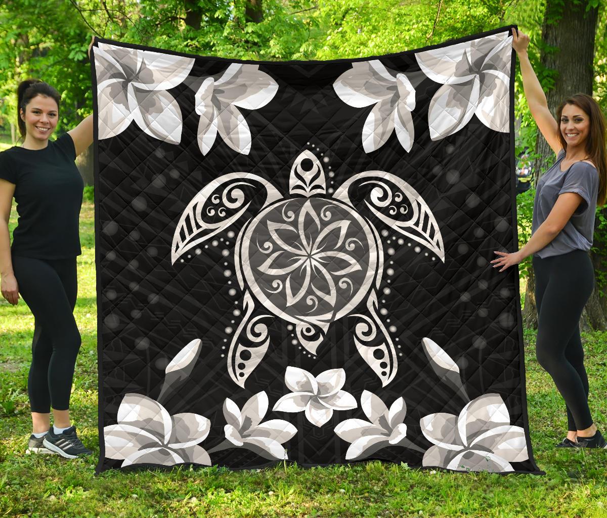 Hawaiian Silver Turtle Plumeria Quilt Black - Polynesian Pride