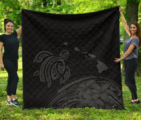 Hawaii Map Plumeria Polynesian Gray Premium Quilt Gray - Polynesian Pride