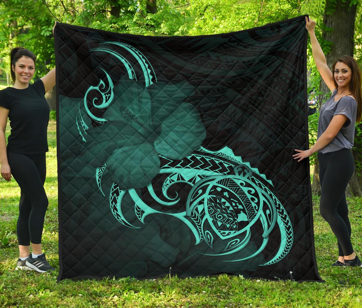 Hawaii Map Turtle Hibiscus Divise Turquoise Polynesian Premium Quilt Turquoise - Polynesian Pride