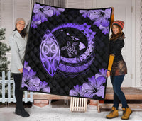 Hawaii Hibiscus Map Hidden Polynesian Purple Premium Quilt - Polynesian Pride
