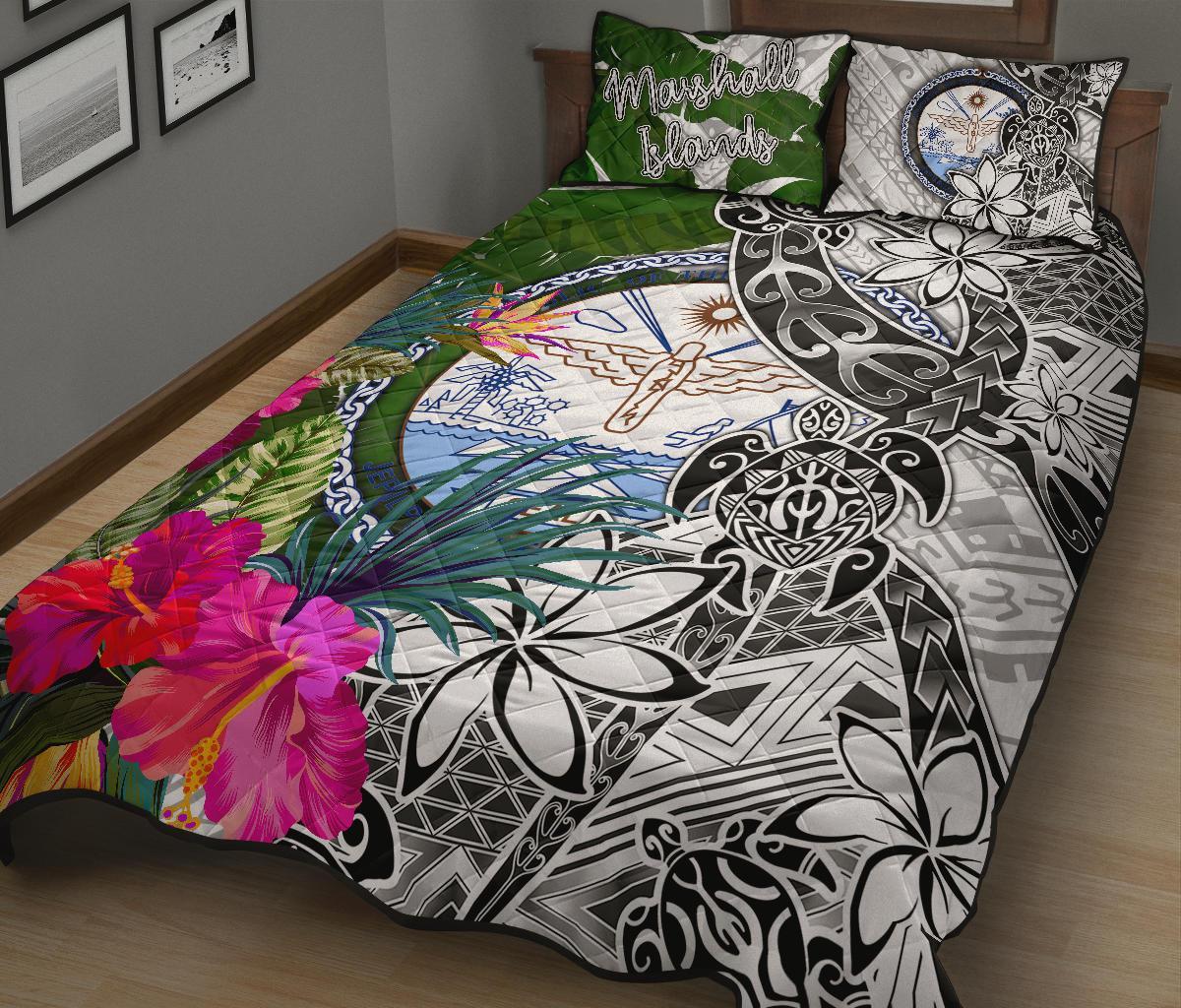 Marshall Islands Quilt Bed Set White - Turtle Plumeria Banana Leaf Crest - Polynesian Pride