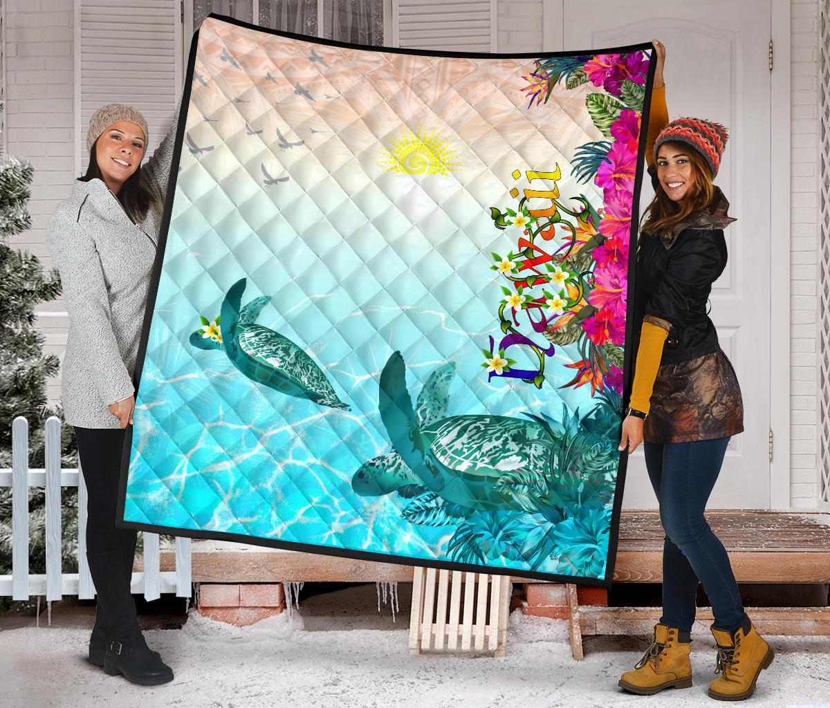 Polynesian Hawaii Quilts - View sea Hawaii with Turtle and Whale - Polynesian Pride