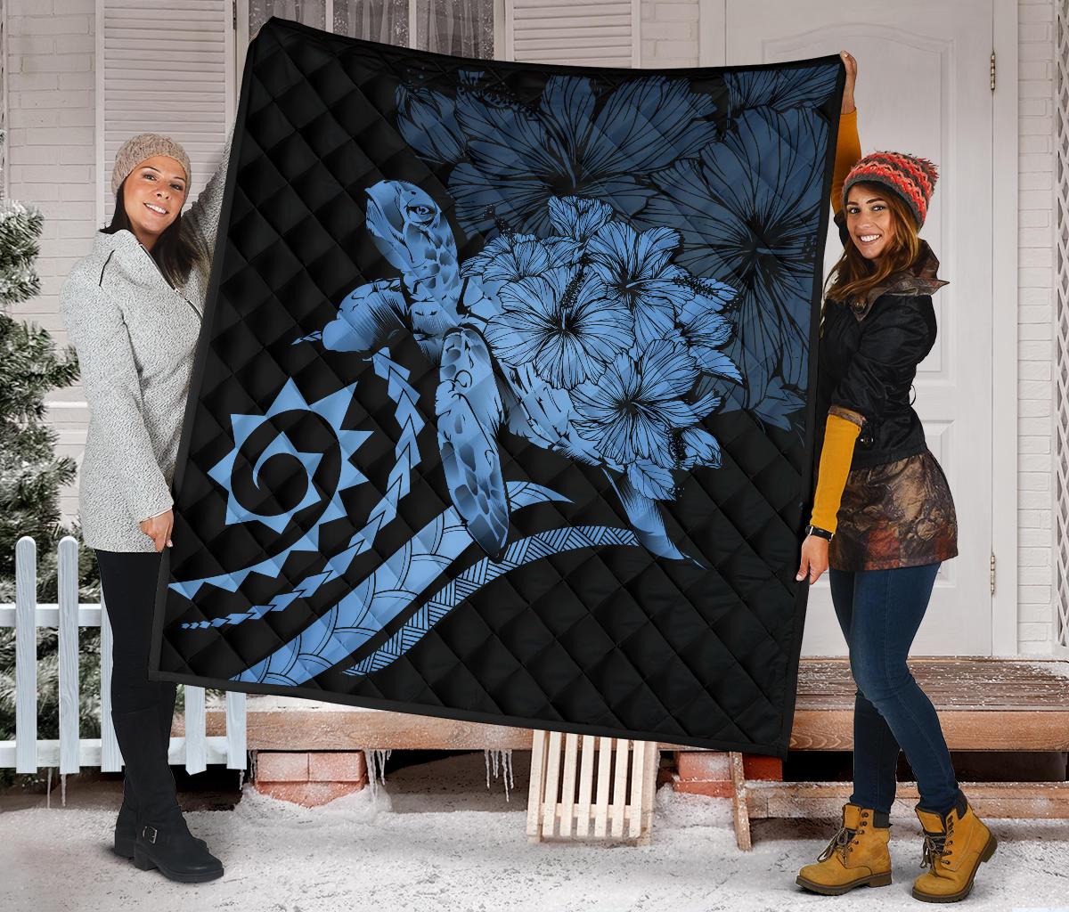 Hawaii Turtle Hibiscus Polynesian Vintage Premium Quilt - Pastel Blue - Polynesian Pride