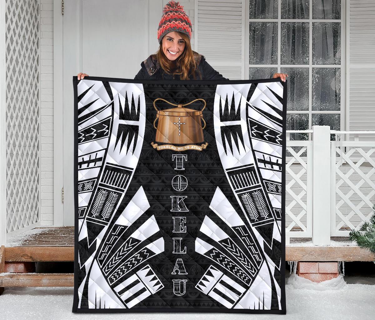 Tokelau Premium Quilt - Tokelau Coat Of Arms Polynesian White Tattoo - Polynesian Pride