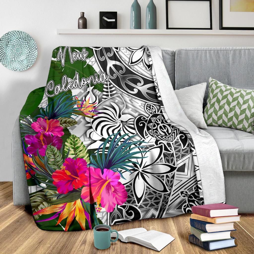 New Caledonia Premium Blanket White - Turtle Plumeria Banana Leaf Crest - Polynesian Pride