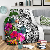 New Caledonia Premium Blanket White - Turtle Plumeria Banana Leaf Crest - Polynesian Pride