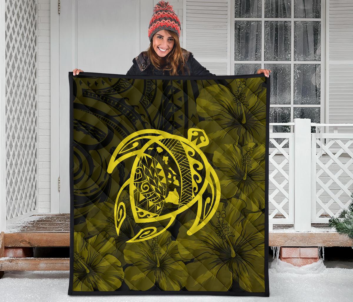 Hawaii Turtle Kanaka Map Hibiscus Poly Premium Quilt - Yellow - Polynesian Pride