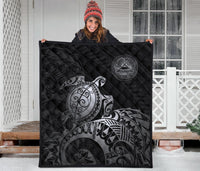 American Samoa Polynesian Premium Quilt - Polynesian Turtle (Silver) - Polynesian Pride