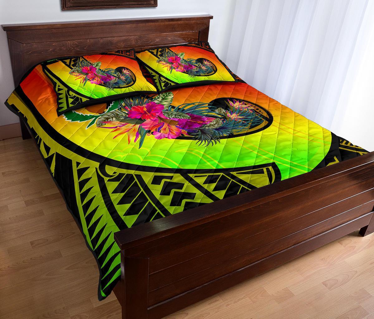Pohnpei Quilt Bed Set - Polynesian Hook And Hibiscus (Raggae) - Polynesian Pride
