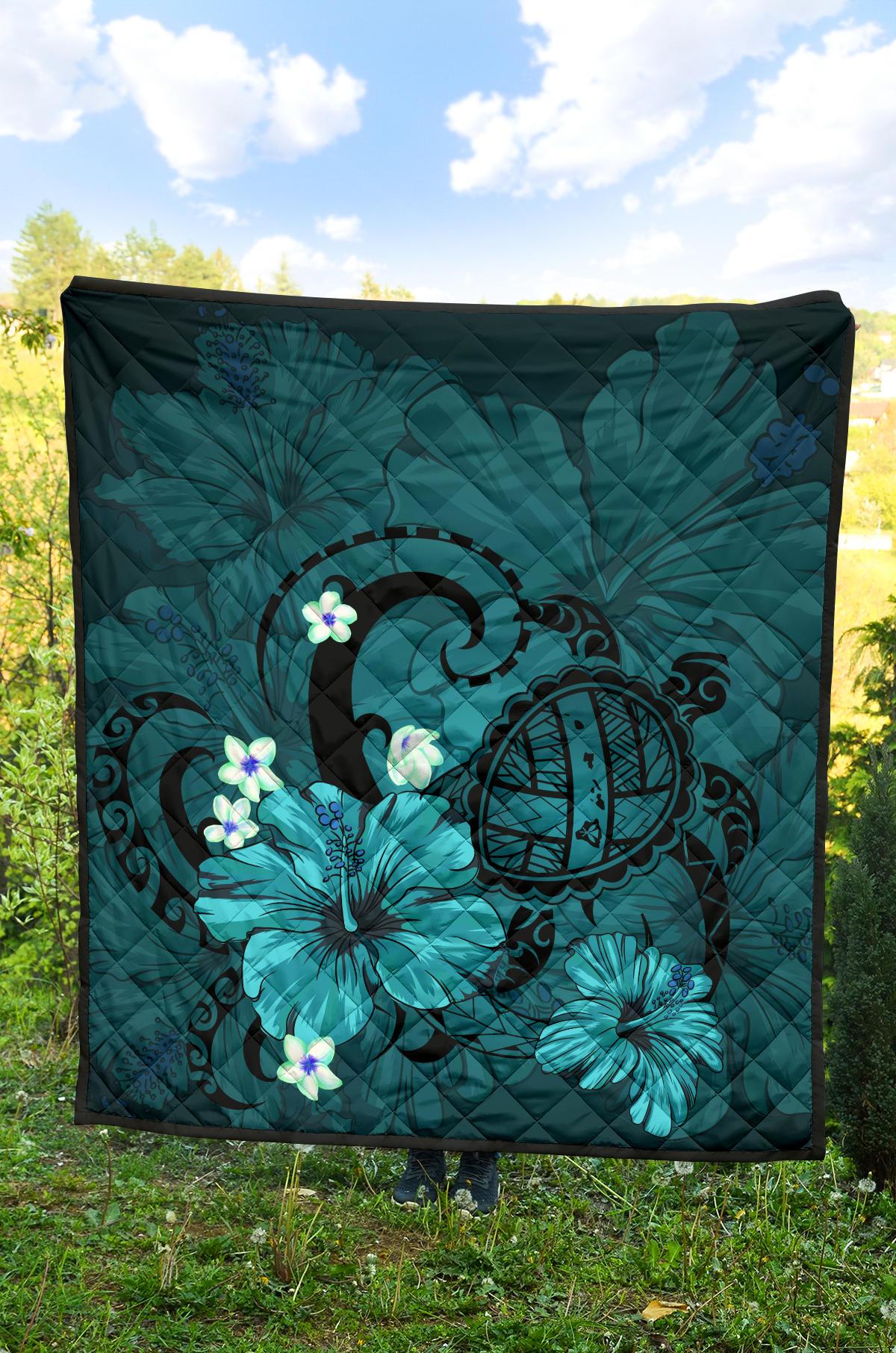 Hawaii Turtle Poly Tribal Turquoise Premium Quilt - Polynesian Pride