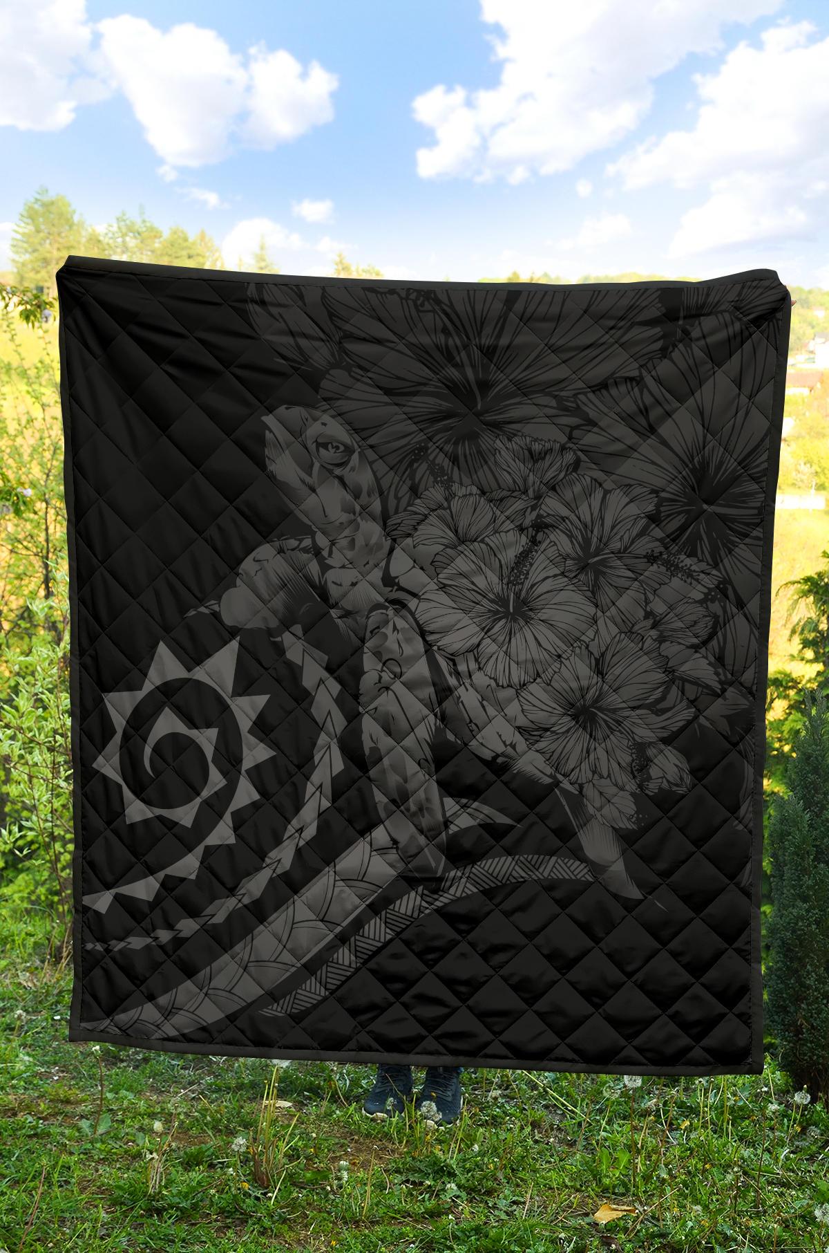 Hawaii Turtle Hibiscus Polynesian Vintage Premium Quilt - Gray - Polynesian Pride