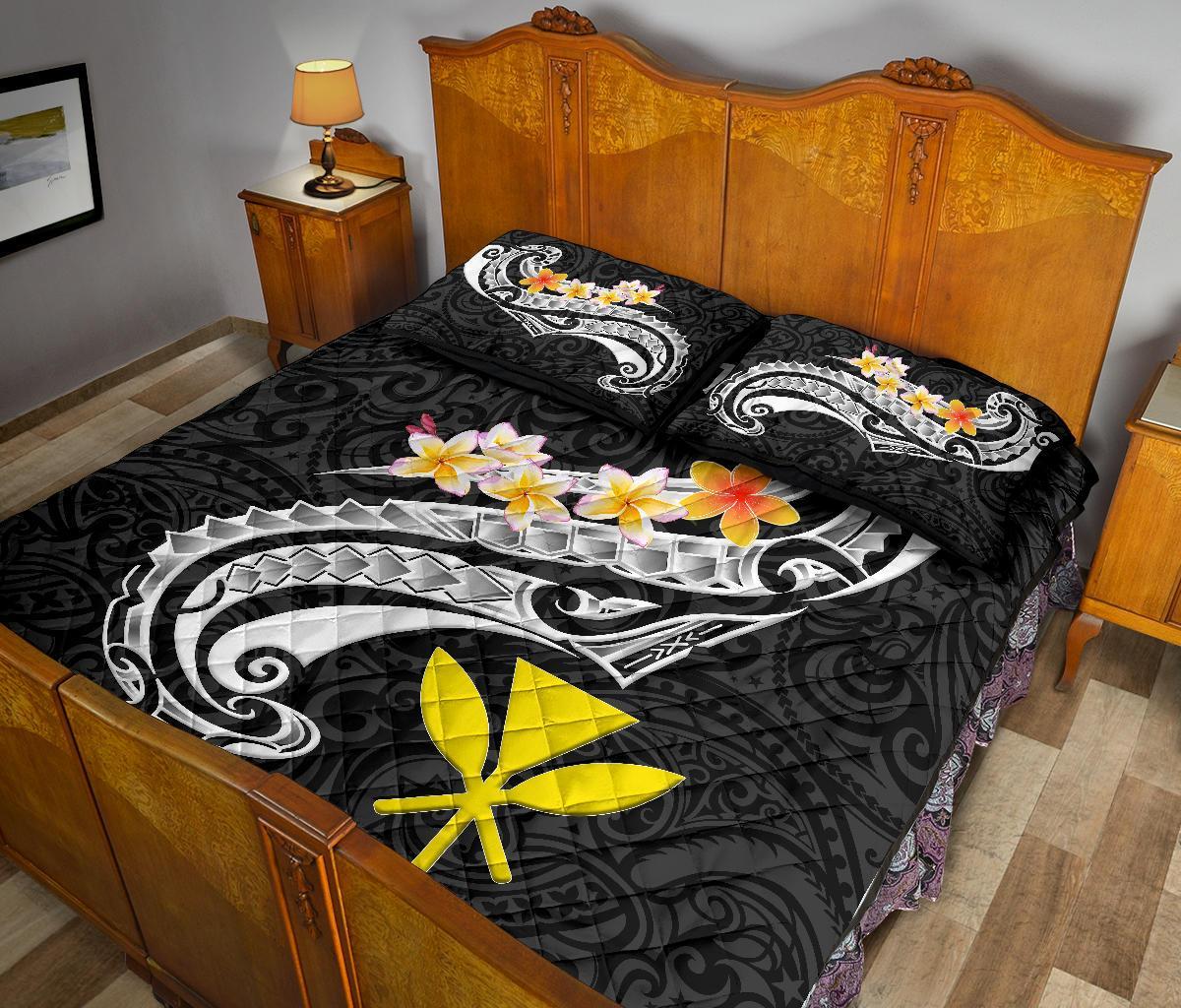 Hawaii Custom Personalised Quilt Bed Set - Kanaka Maoli Polynesian Patterns Plumeria (Black) - Polynesian Pride