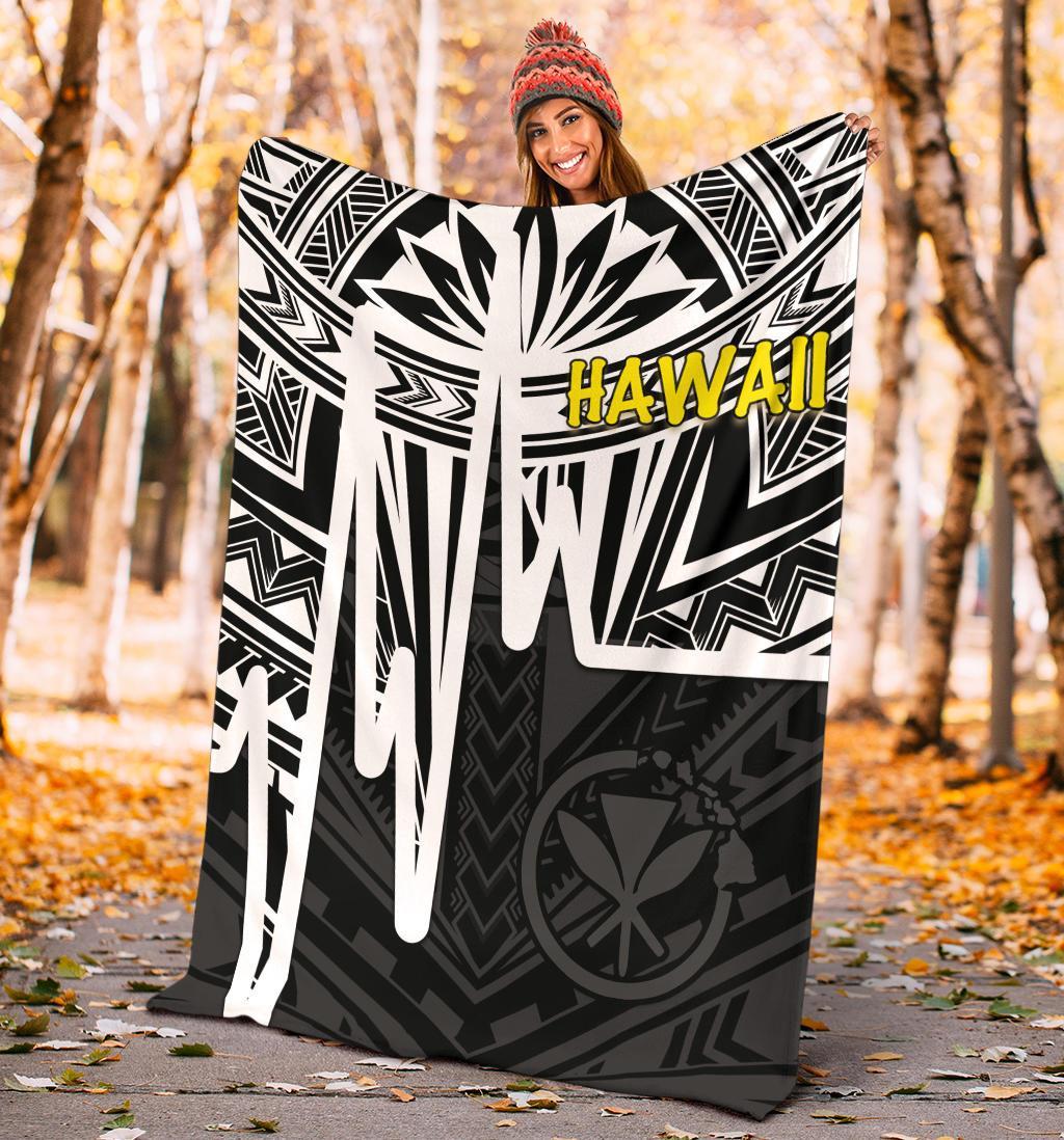 Hawaii Premium Blanket - Kanaka Maoli With Polynesian Pattern In Heartbeat Style (Black,White) - Polynesian Pride