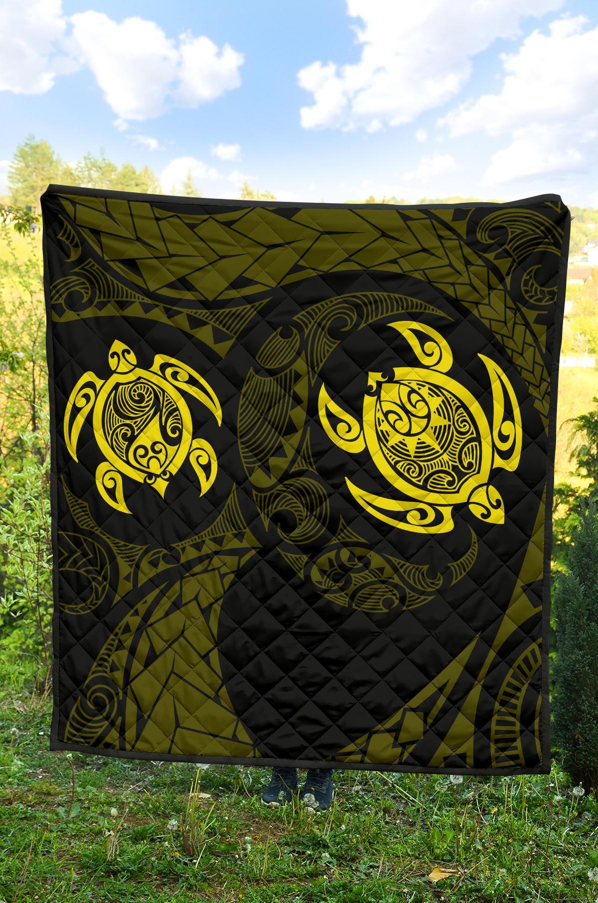 Hawaii Polynesian Turtle Premium Quilt Yellow - Polynesian Pride