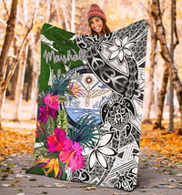 Marshall Islands Premium Blanket White - Turtle Plumeria Banana Leaf Crest - Polynesian Pride