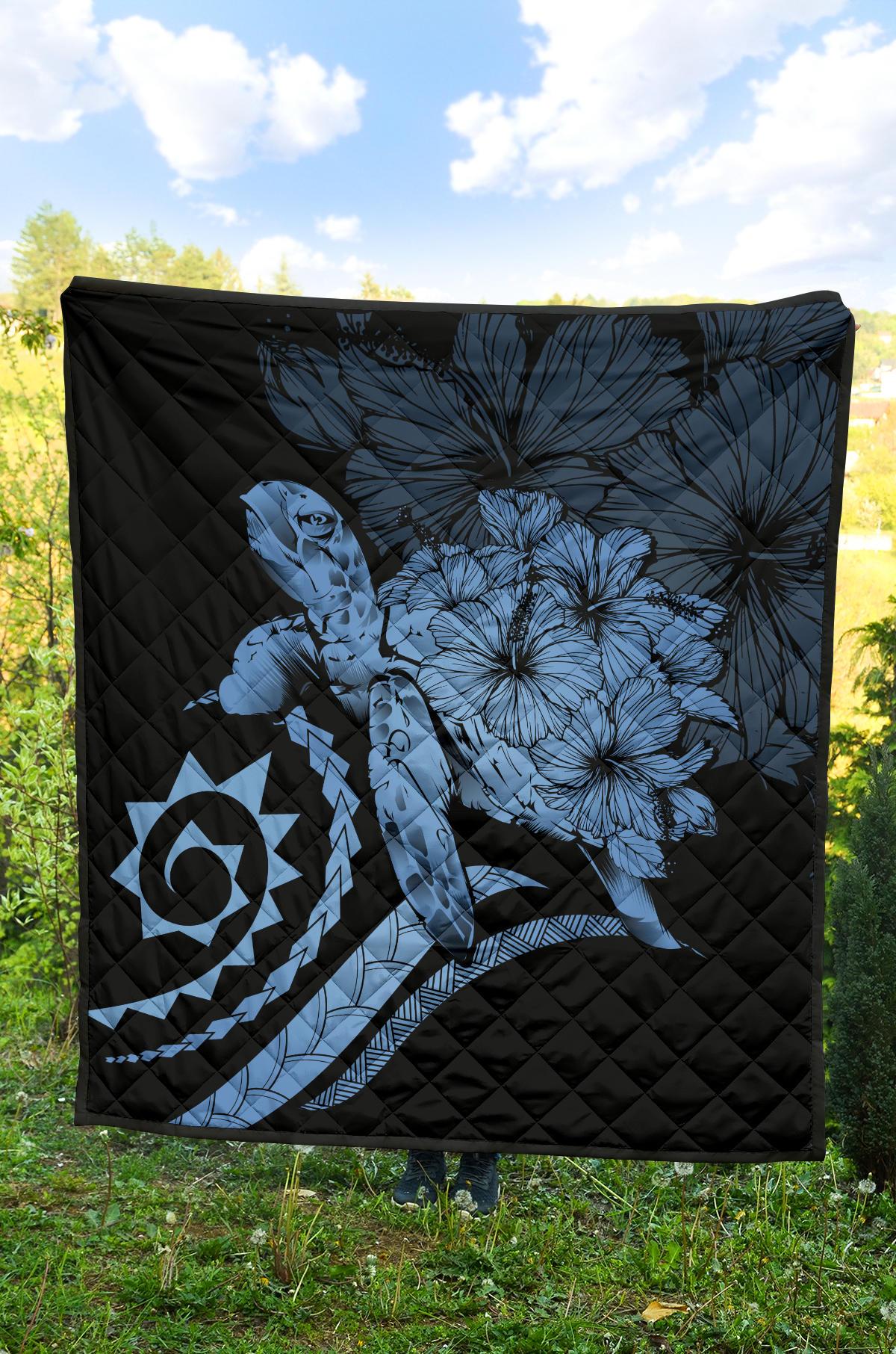 Hawaii Turtle Hibiscus Polynesian Vintage Premium Quilt - Pastel Blue - Polynesian Pride