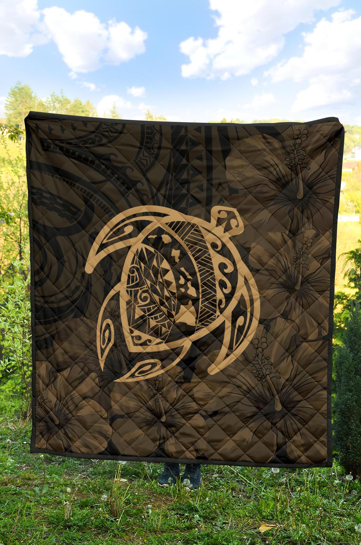 Hawaii Turtle Kanaka Map Hibiscus Poly Premium Quilt - Gold - Polynesian Pride