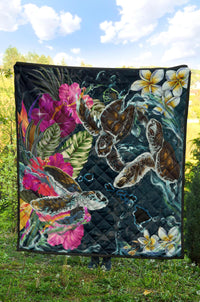 Hawaii Map Turtle Swimming Hibiscus Plumeria Moana Premium Quilt - Polynesian Pride