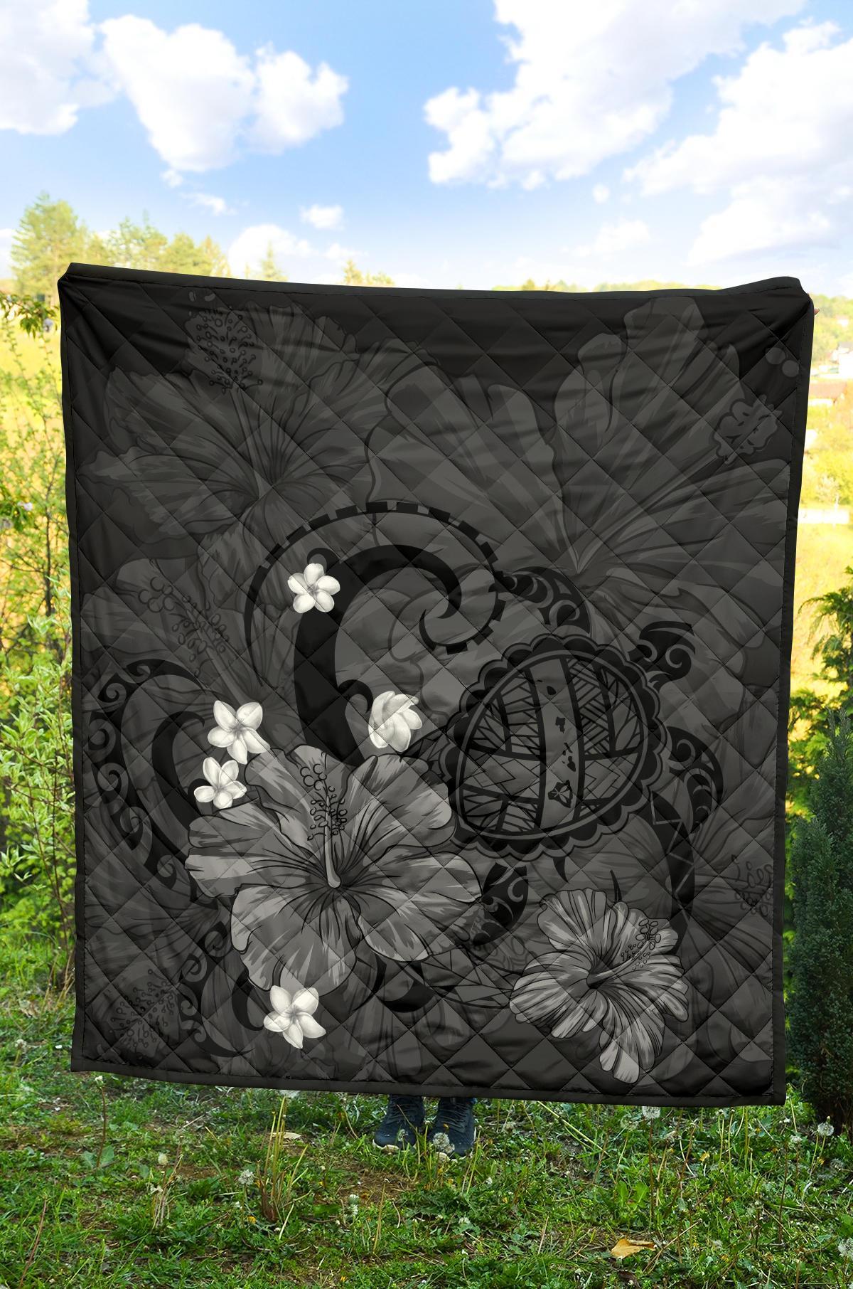 Hawaii Turtle Poly Tribal Gray Premium Quilt - Polynesian Pride