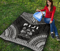 Fiji Premium Quilt - Fiji Coat Of Arms Polynesian Chief Black Version - Polynesian Pride