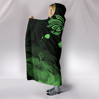 Hawaii Hibiscus Map Polynesian Ancient Green Turtle Hooded Blanket - Polynesian Pride