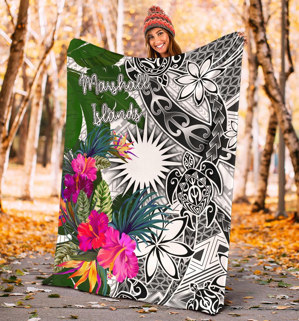 Marshall Islands Premium Blanket White - Turtle Plumeria Banana Leaf - Polynesian Pride