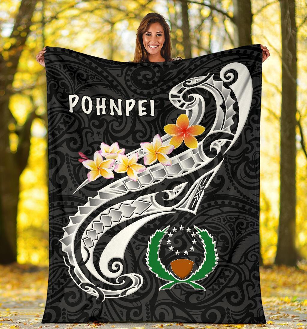 Pohnpei Premium Blanket - Pohnpei Seal Polynesian Patterns Plumeria (Black) - Polynesian Pride