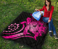 Hawaii Turtle Hibiscus Polynesian Vintage Premium Quilt - Pink - Polynesian Pride