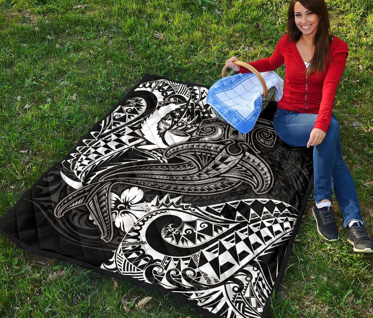 Pohnpei Premium Quilt - White Shark Polynesian Tattoo - Polynesian Pride