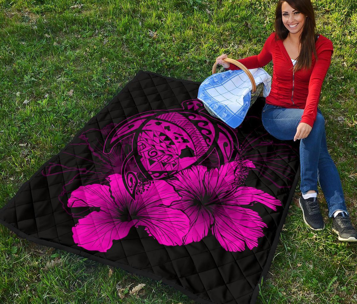 Hawaii Hibiscus Premium Quilt - Turtle Map - Pink - Polynesian Pride