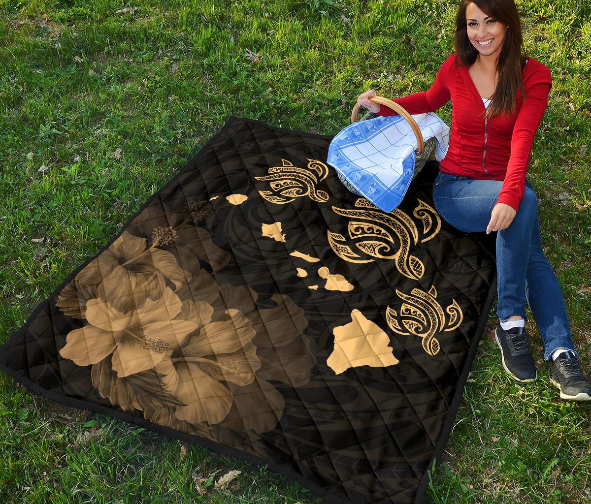 Hawaii Hibiscus Map Polynesian Ancient Gold Premium Quilt - Polynesian Pride