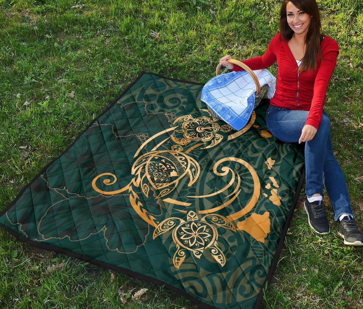 Hawaii Triple Marble Turtle Polynesian Hibiscus Premium Quilt - AH - Benjamin Style - Green - Polynesian Pride