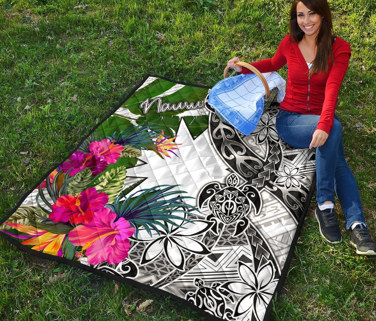 Nauru Premium Quilt White - Turtle Plumeria Banana Leaf - Polynesian Pride