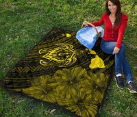 Hawaii Sea Turtle Is Swimming Toward Premium Quilt Yellow - Polynesian Pride