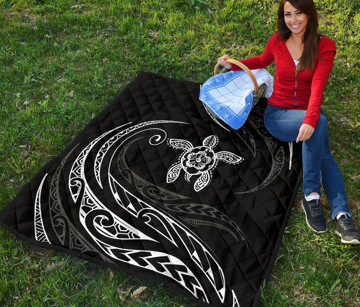 Hawaii Turtle Hibicus Premium Quilt - Frida Style - White - Polynesian Pride