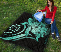 Hawaii Turtle Hibiscus Polynesian Vintage Premium Quilt - Turquoise - Polynesian Pride