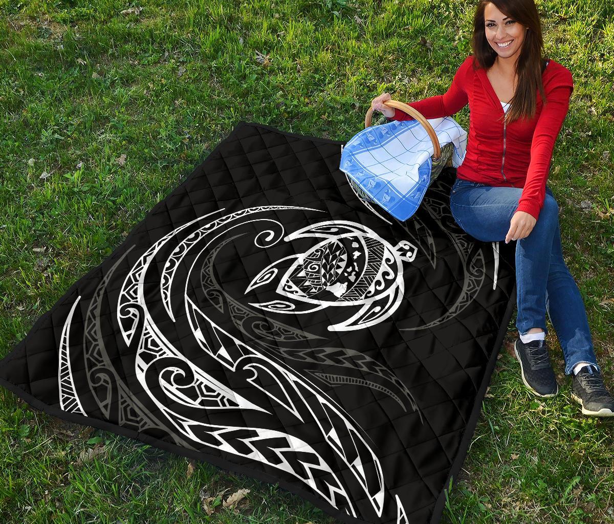 Hawaii Turtle Premium Quilt - White - Frida Style - Polynesian Pride